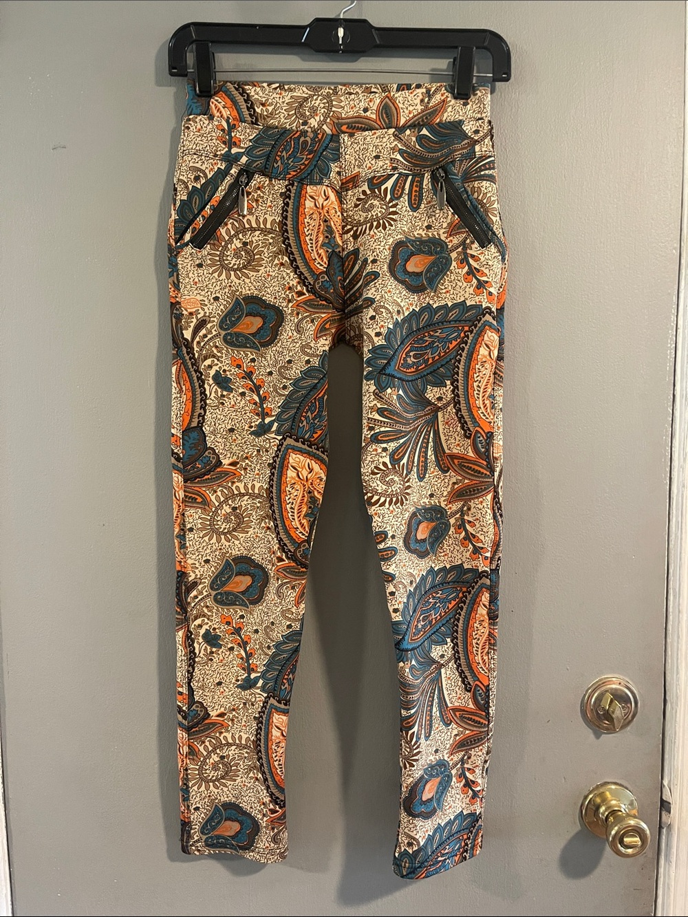 Coco + Carmen Paisley Print Pants size S/M